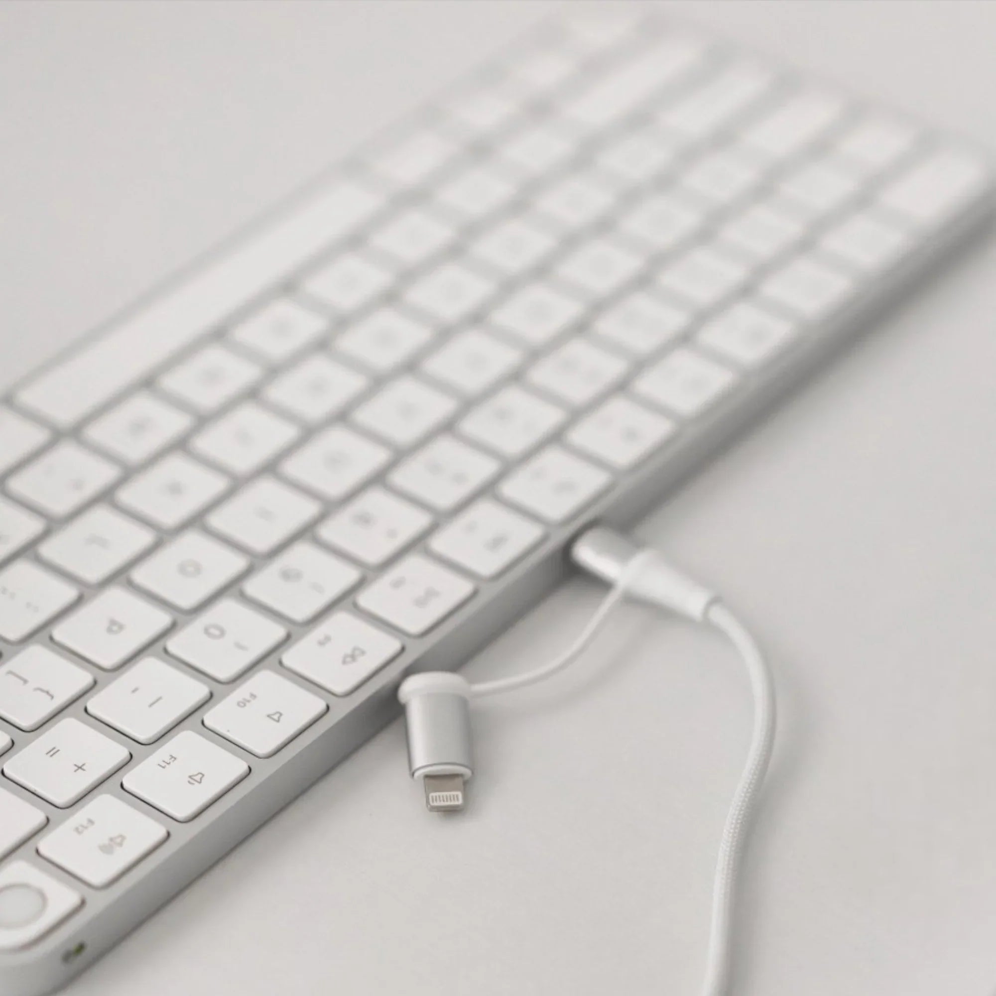 PHONETOOLS - Câble de charge rapide 4-en-1 | BLANC